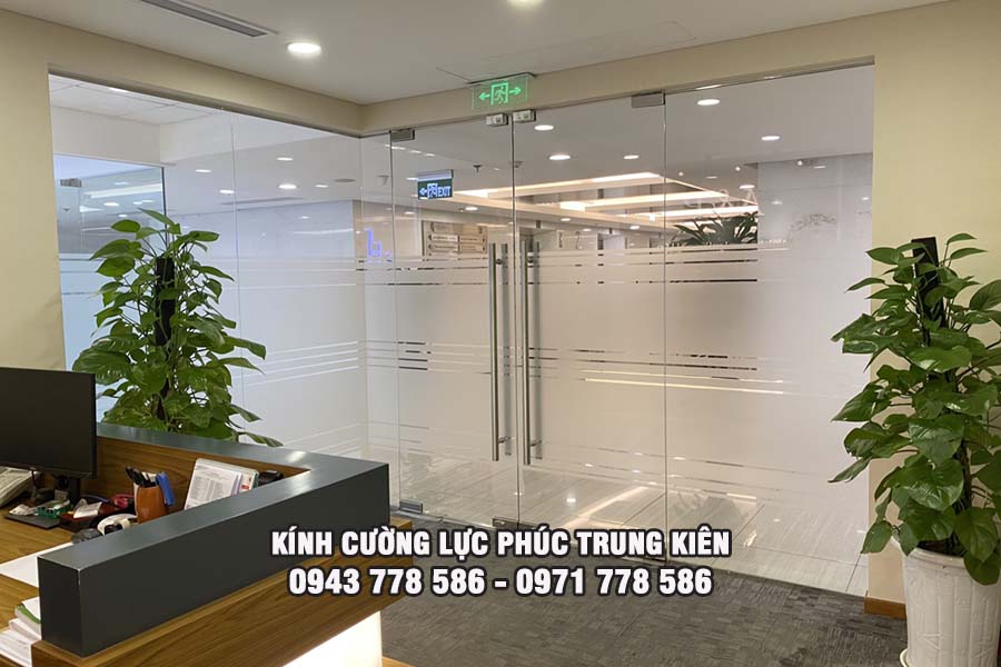 kính cường lực chống tia uv